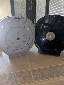 Toilet paper dispenser