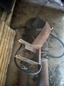 Salt dog under tailgate salt, spreader hydraulic