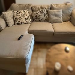 Comfy Sectional Couch w/ Chaise  (Dimensions: 7’8” x 5’5” x 3’) - Clean, Comfy – OBO