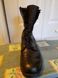 Mens all leather military boots. 13.5R.