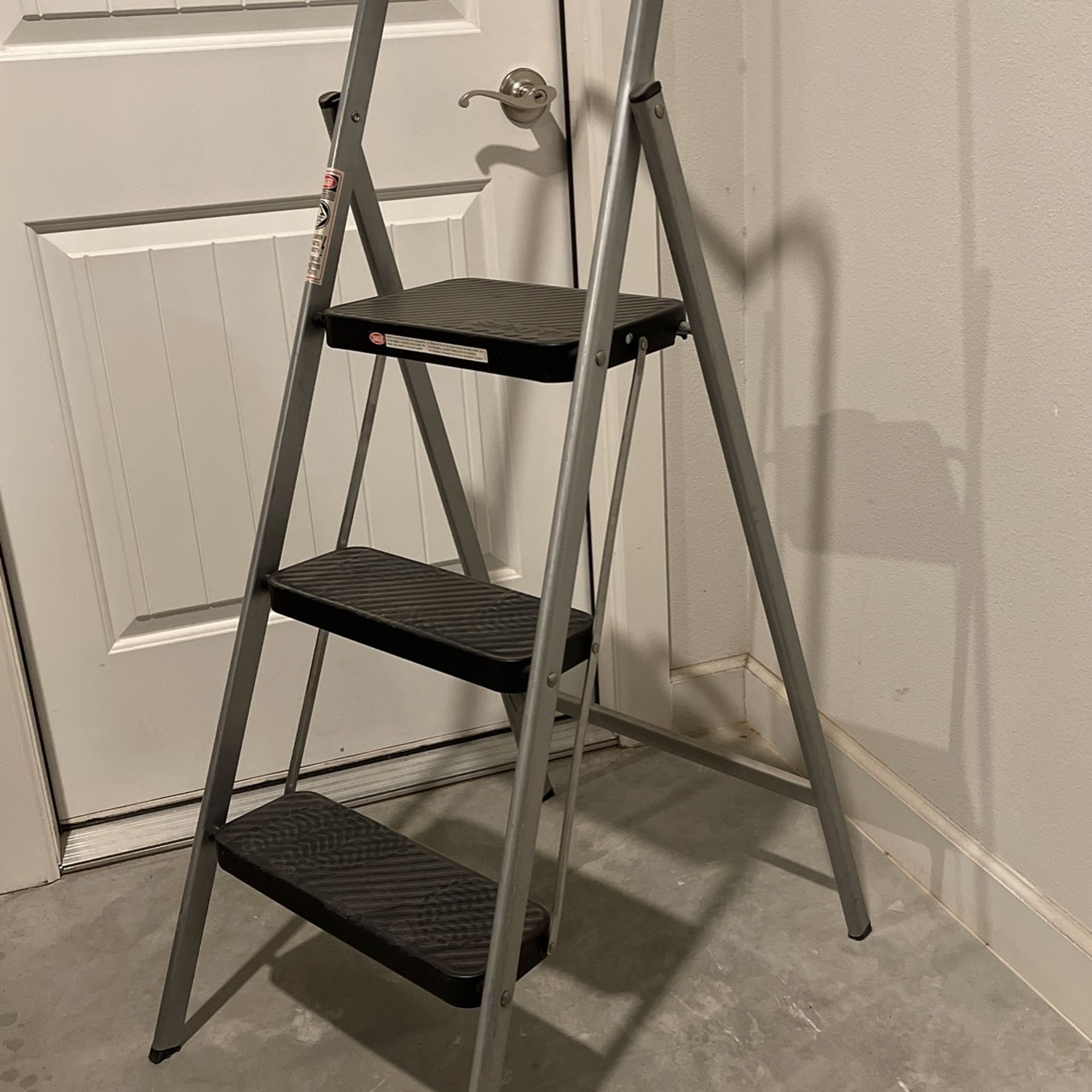 Safety 1st Foldable 3-step Stool/ladder