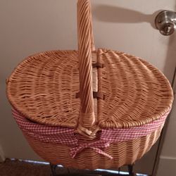 Wicker Picnic Basket With 4 Plastic Containers 