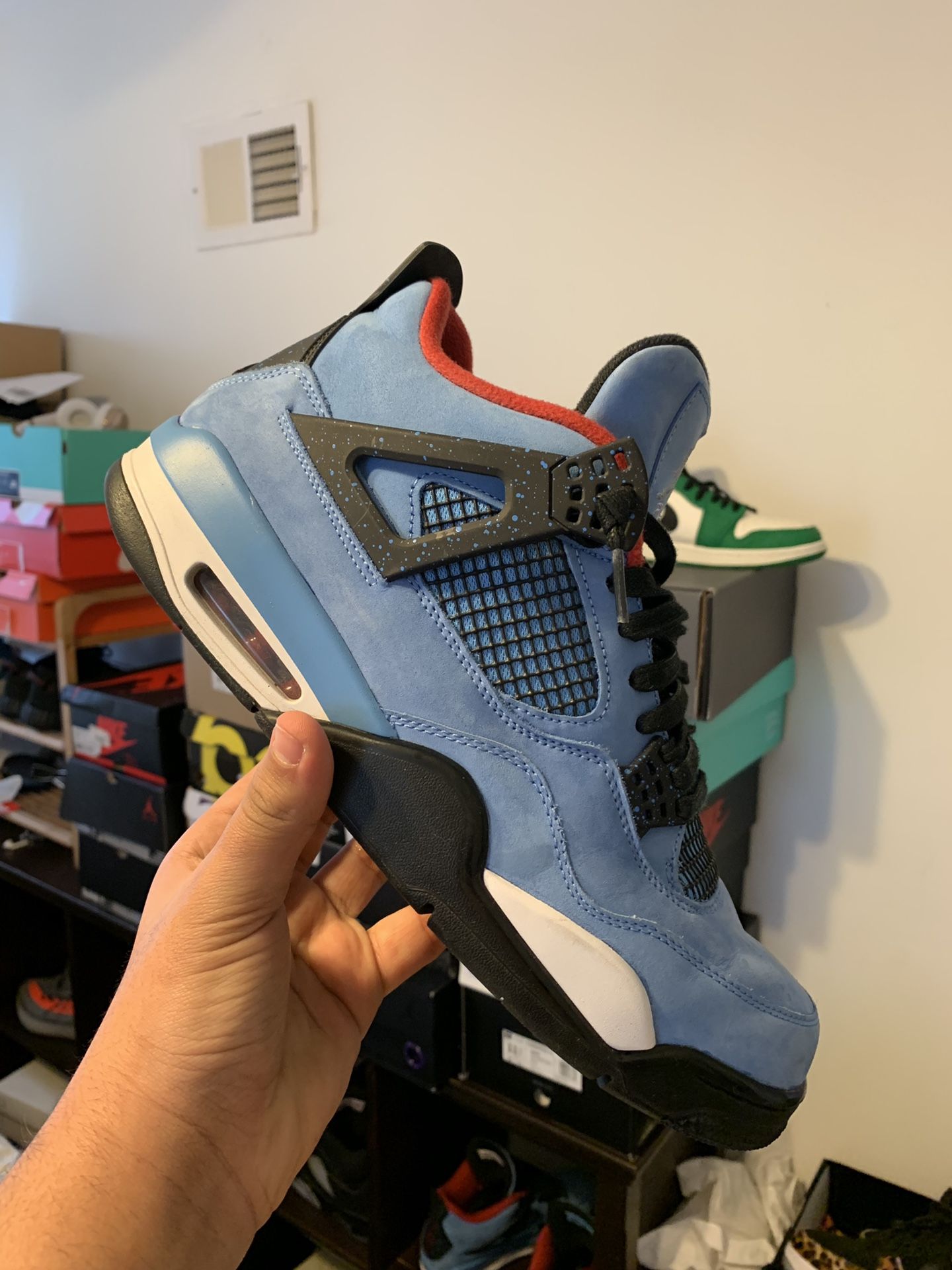 Jordan 4 Travis Scott