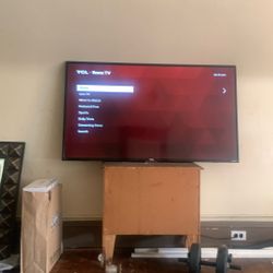 55 IN ROKU TV COMES WITH REMOTE 