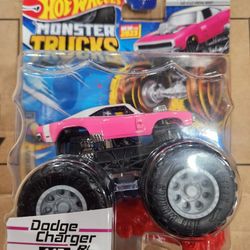 Hot Wheels Dodge Charger R/T Monster Truck. 