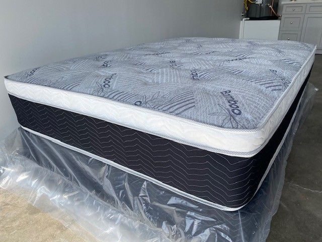 Cal King Euro Bamboo Pillow Top!•••