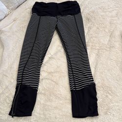 Women’s Lululemon legging size 4
