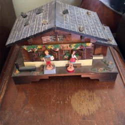 Swiss Chalet Music Box Vintage 