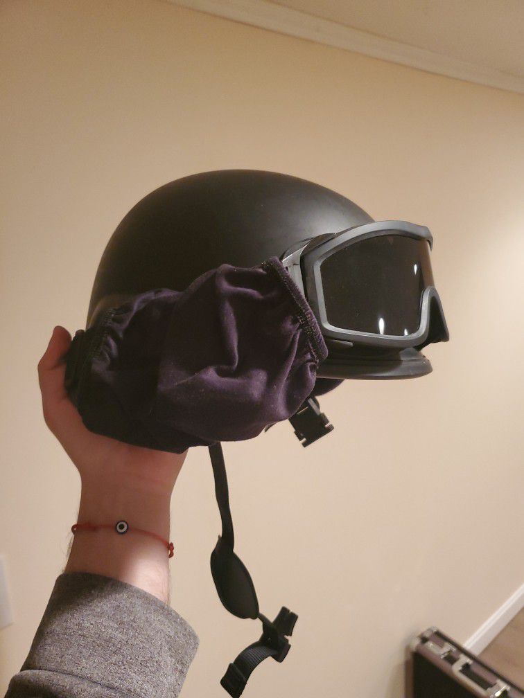 Swat-style Airsoft Helmet
