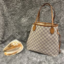 Louis Vuitton Neverfull Handbag 