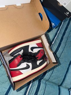 Air Jordan 1 High Bred Toe Sneakers 8c