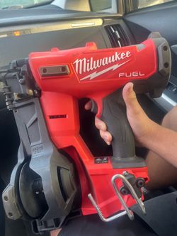 Milwaukee M18 FUEL 18-Volt Lithium-Ion Brushless Cordless Coil Roofing Nailer