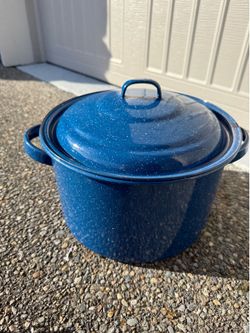 Enamel blue pot with lid