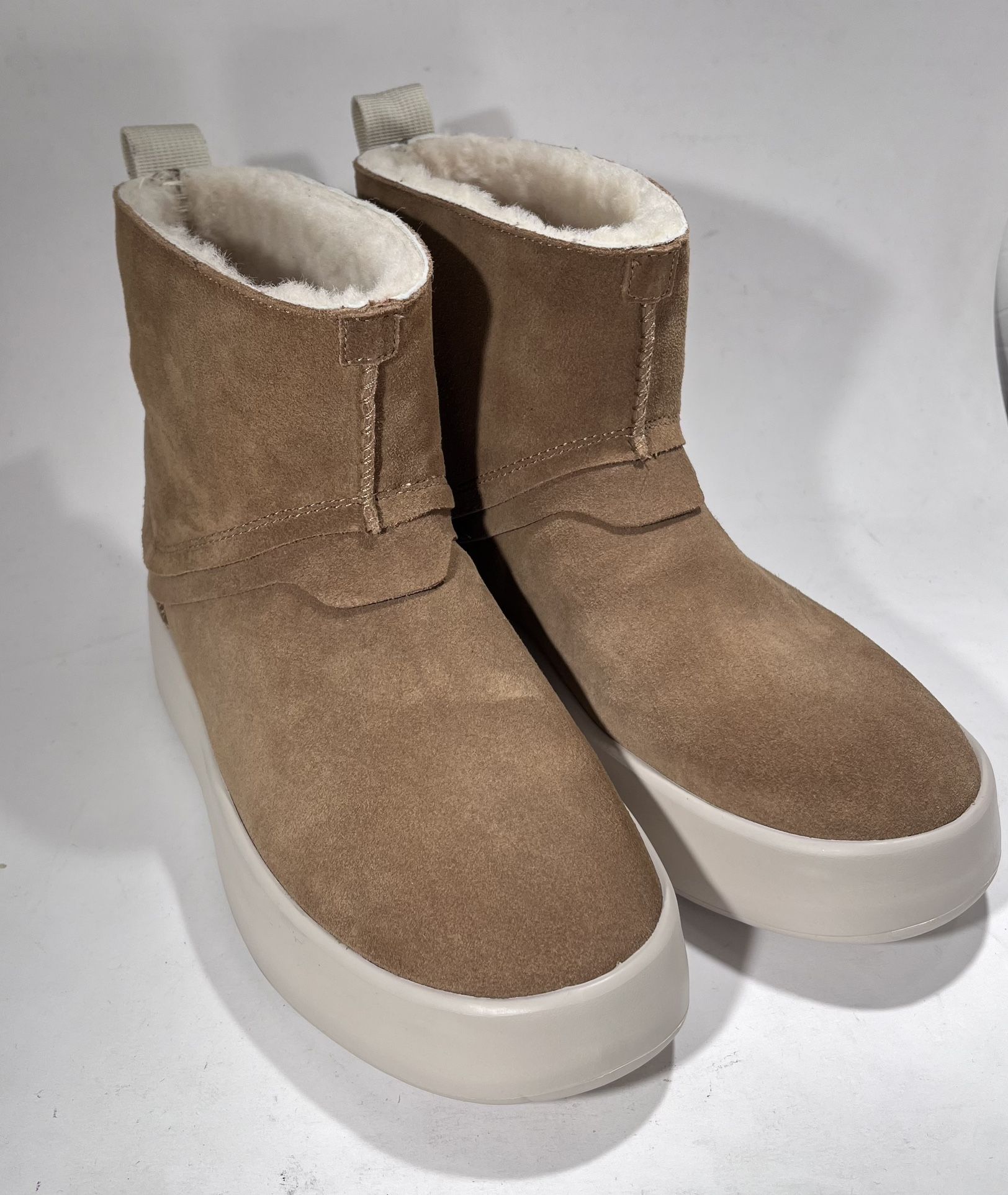 Brand New Suede Chestnut Brown UGG Lined Boots. Size 7