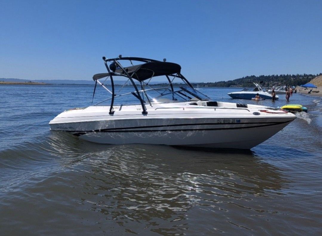 1999 Monterey 20’ RGF Montura BOAT
with
1999 MTLC TRAILER 24’ D
