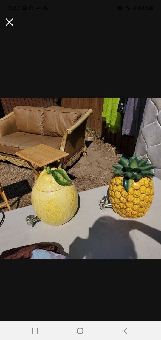 Pineapple an lemon drink dispenser decor