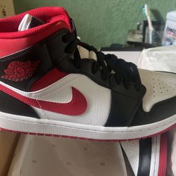Jordan Mid Size 9.5 Brand New