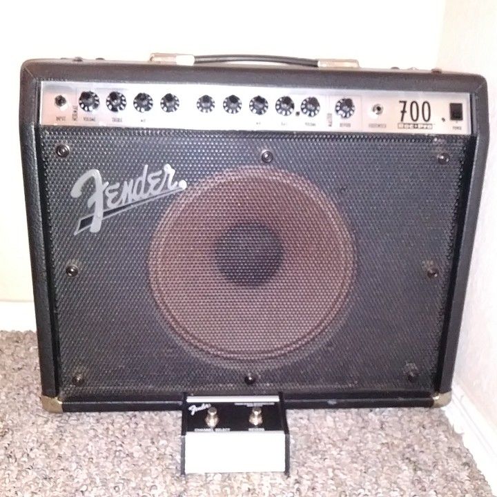 Fender Roc Pro 700