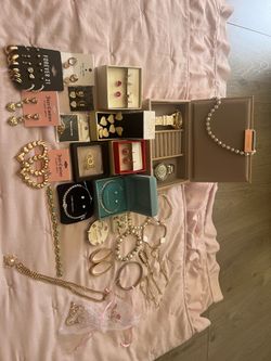 Bundle of jewelry