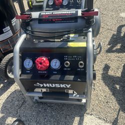 Husky Quiet Compresor Doble Pistón 