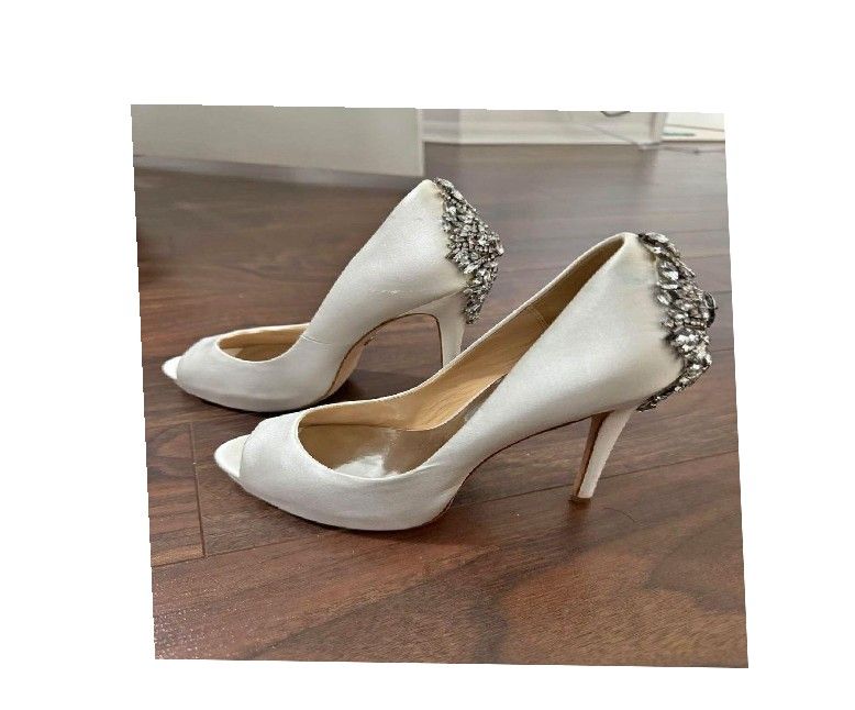 would couple Event Fashion Shine with Sophisticated and Modern Styles