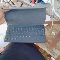 Apple iPad Air Keyboard And Magnetic Case