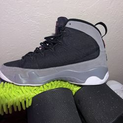 Black And Gray Jordan’s 9s 