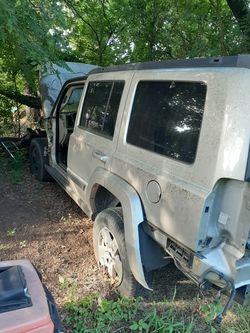 2007 Jeep Commander Part out
