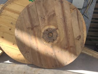 Wooden wire reels round ends for tables