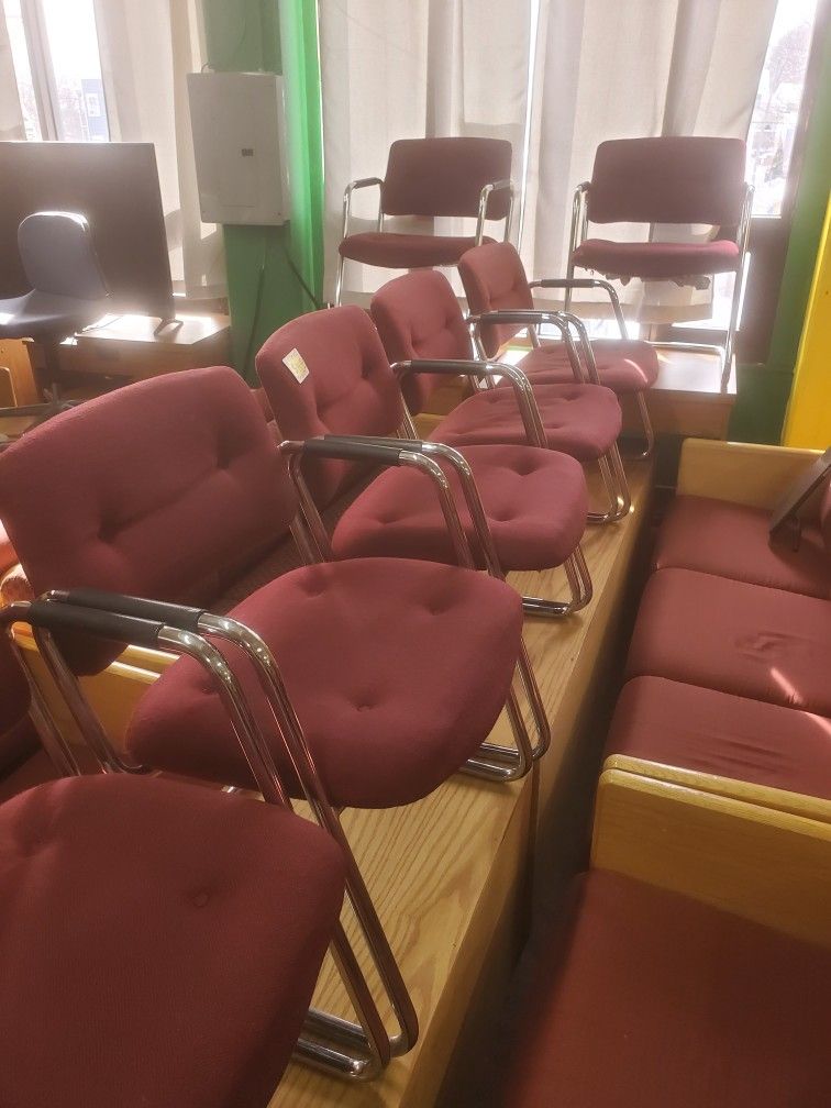 SET OF 8 OFFICE CHAIRS LIKE NEW (HOME19)