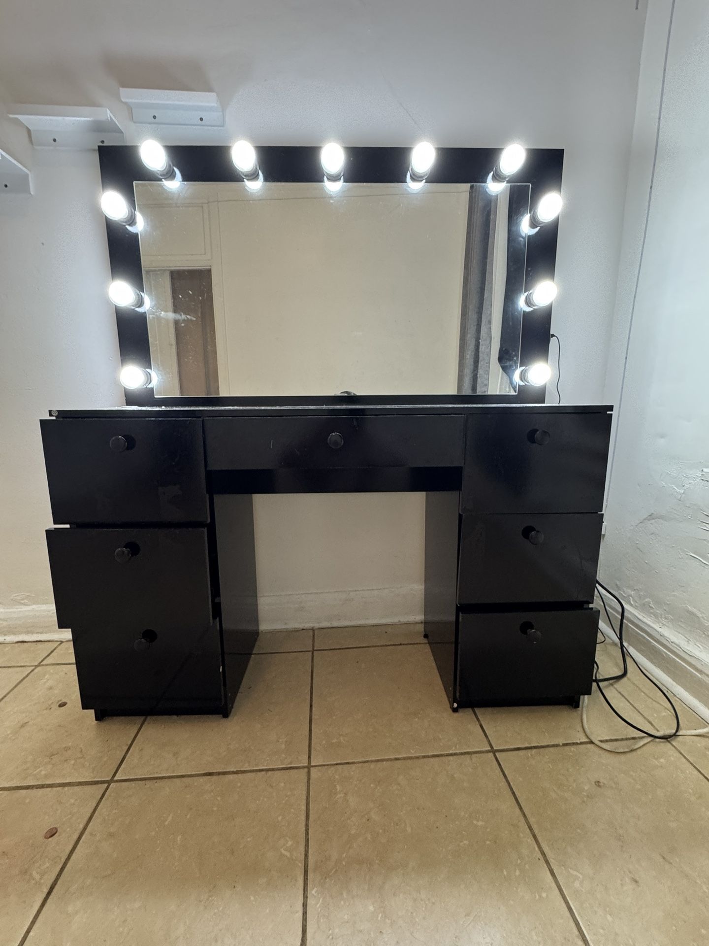 Vanity mirror With Lights And Drawers