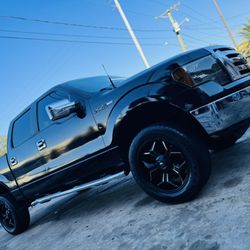 Corre Perfecto. Modelo F150 Color Negro 