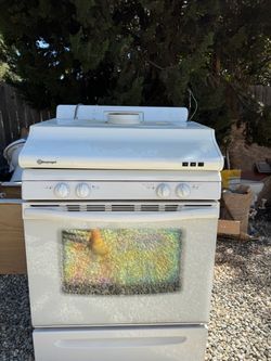 Frigidaire Gas Stove and matching Range Hood