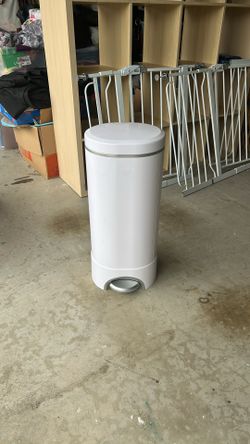 Diaper Pail - Munchkin