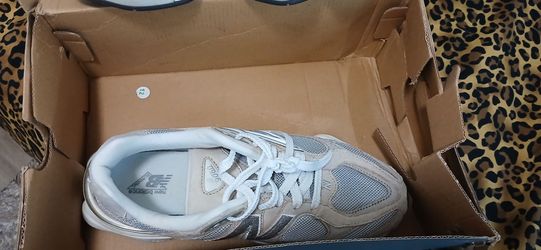 Shoes for sale ; yezzy's , New Balances , Puma size 9 in men