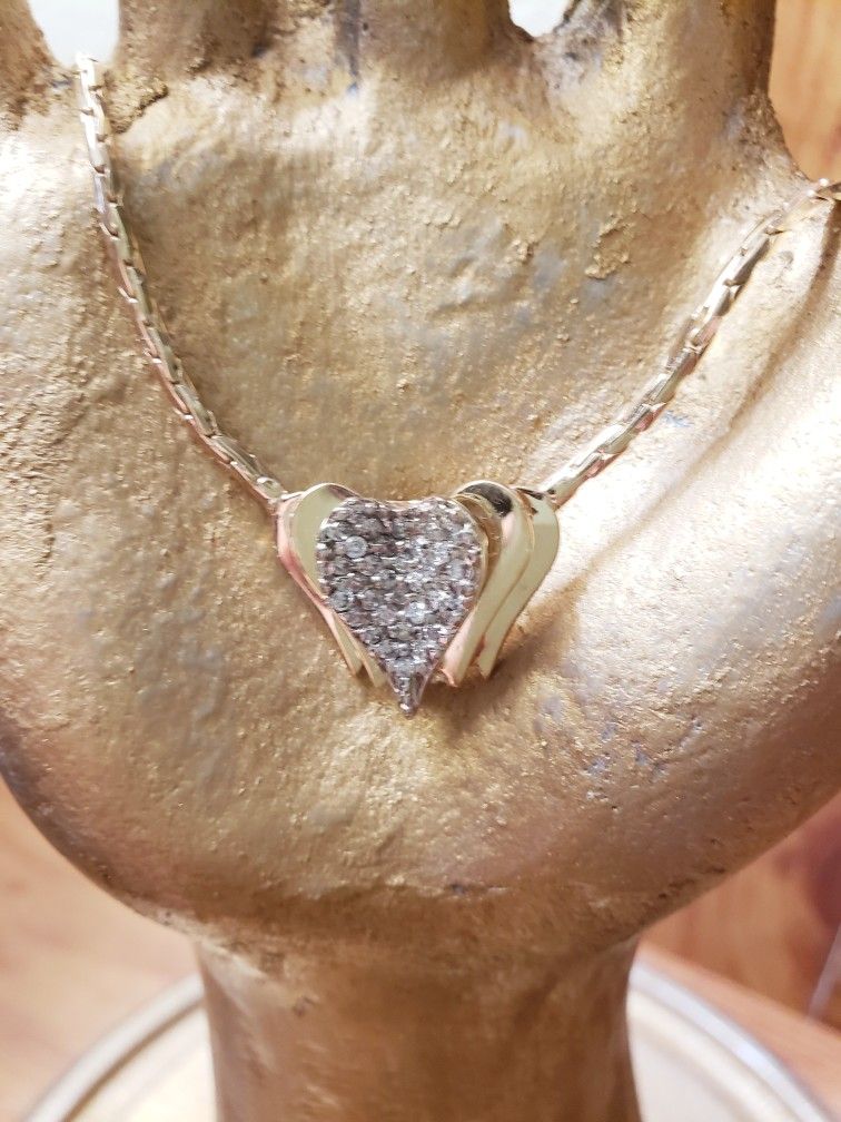 Stunning Vintage 14K Yellow Gold Diamond Cluster Heart Choker Necklace. Made In Italy.