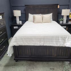 Brand New Solid Wood Queen Size Bed 