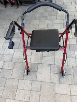 Rollator walker with seat