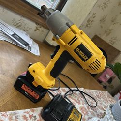 DEWALT DW059B 18V 1/2" High Torque Impact Wrench