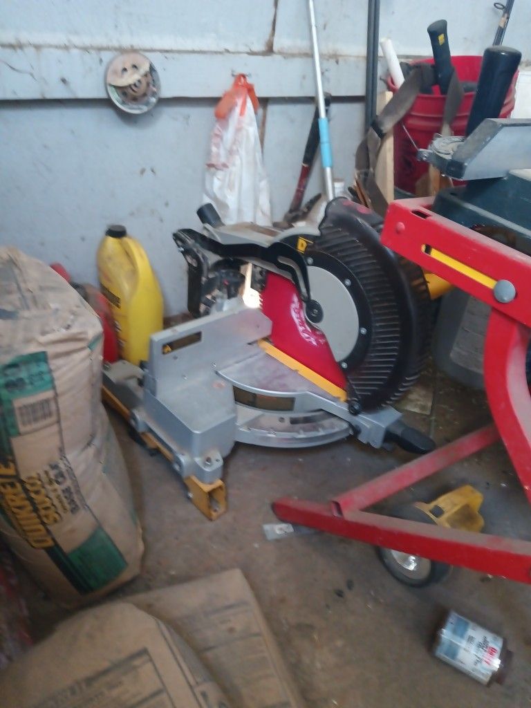 DeWalt Saw