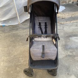 Free Toddler Stroller Has Sun Burn Damage But Works Good