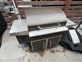 Traeger Costco Select Grill Smoker