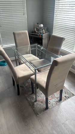 Table, Chairs, & Rug