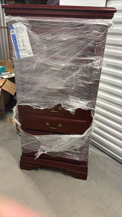dresser with mirror