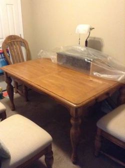 Vintage Elegant! Solid Wood Dining set - Table + Leaf + 4 chairs - Very Strong And Sturdy - High Quality Solid Wood