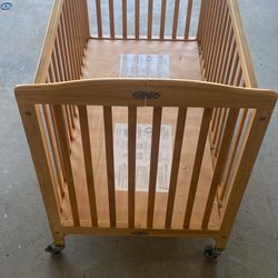 Full size wood folding crib/with mattress