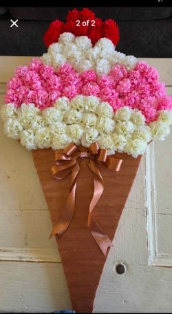 Beautiful wreaths wall art.