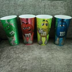 M&M Lenticular Cups Set of 4-24 oz. Each Characters Blue, Green, Red & Yellow