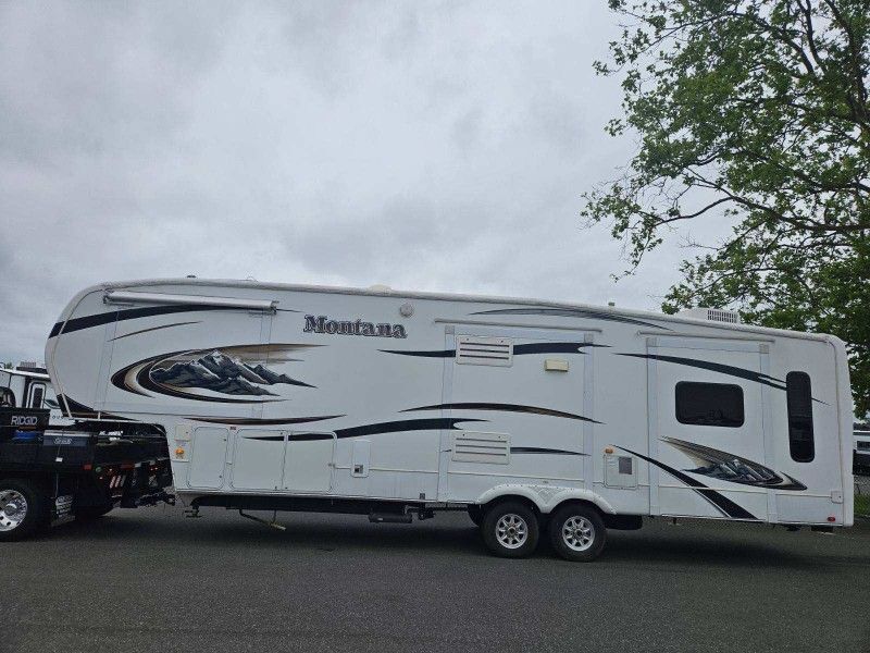 2010 Montana 40ft 5th Wheel