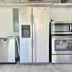 Whirlpool Kitchen Appliances Set - Pre owned 